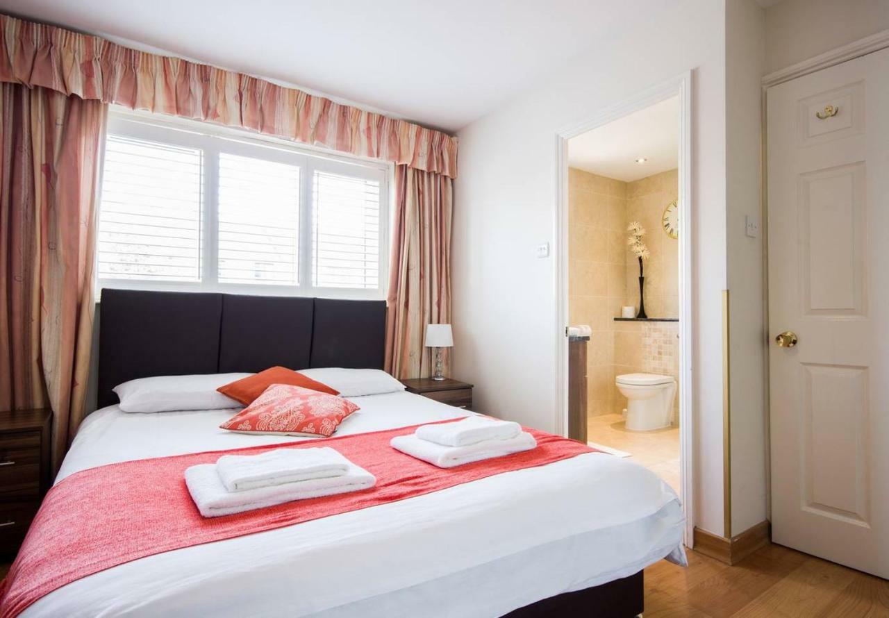 Spacious House, Sleeps 7 People Reading Luaran gambar