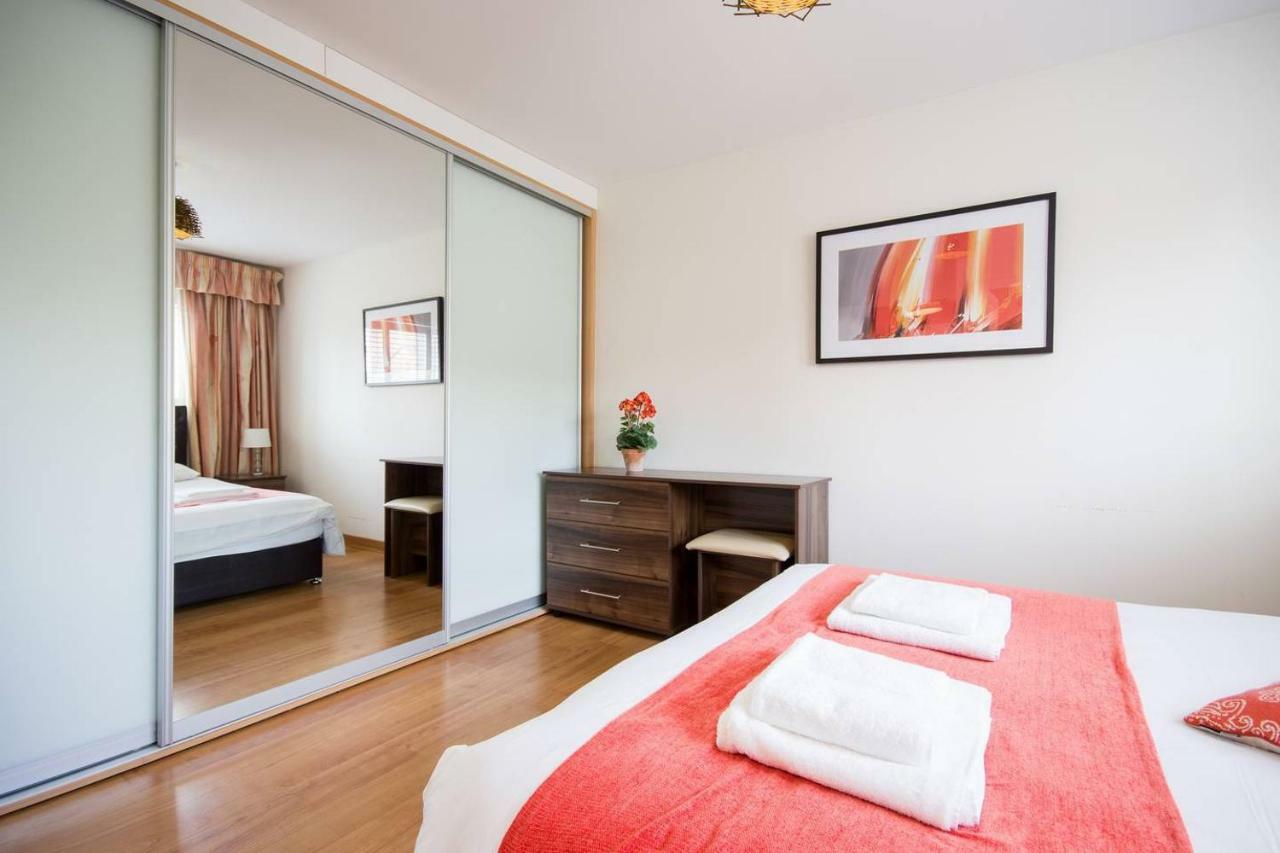 Spacious House, Sleeps 7 People Reading Luaran gambar