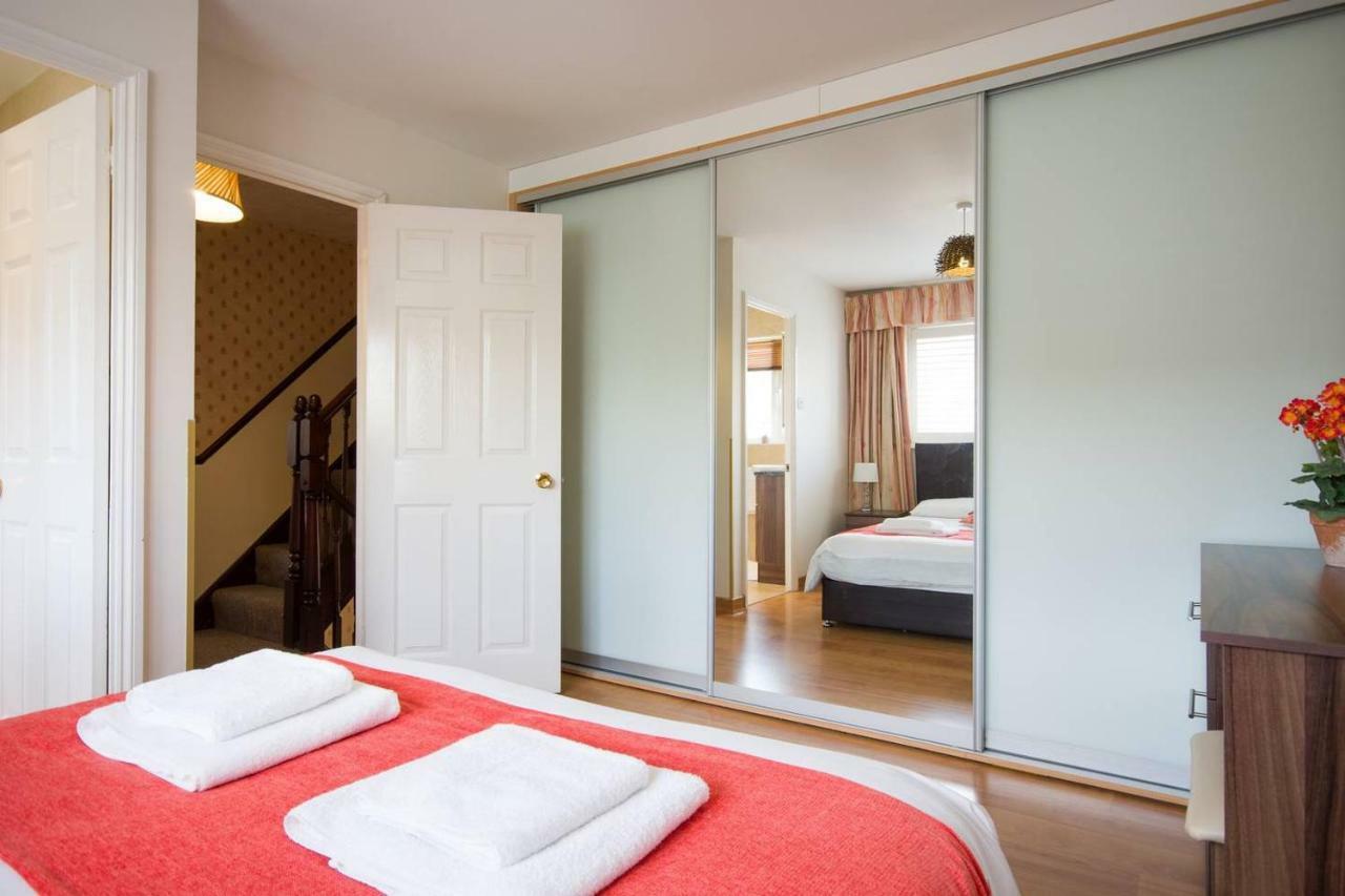 Spacious House, Sleeps 7 People Reading Luaran gambar