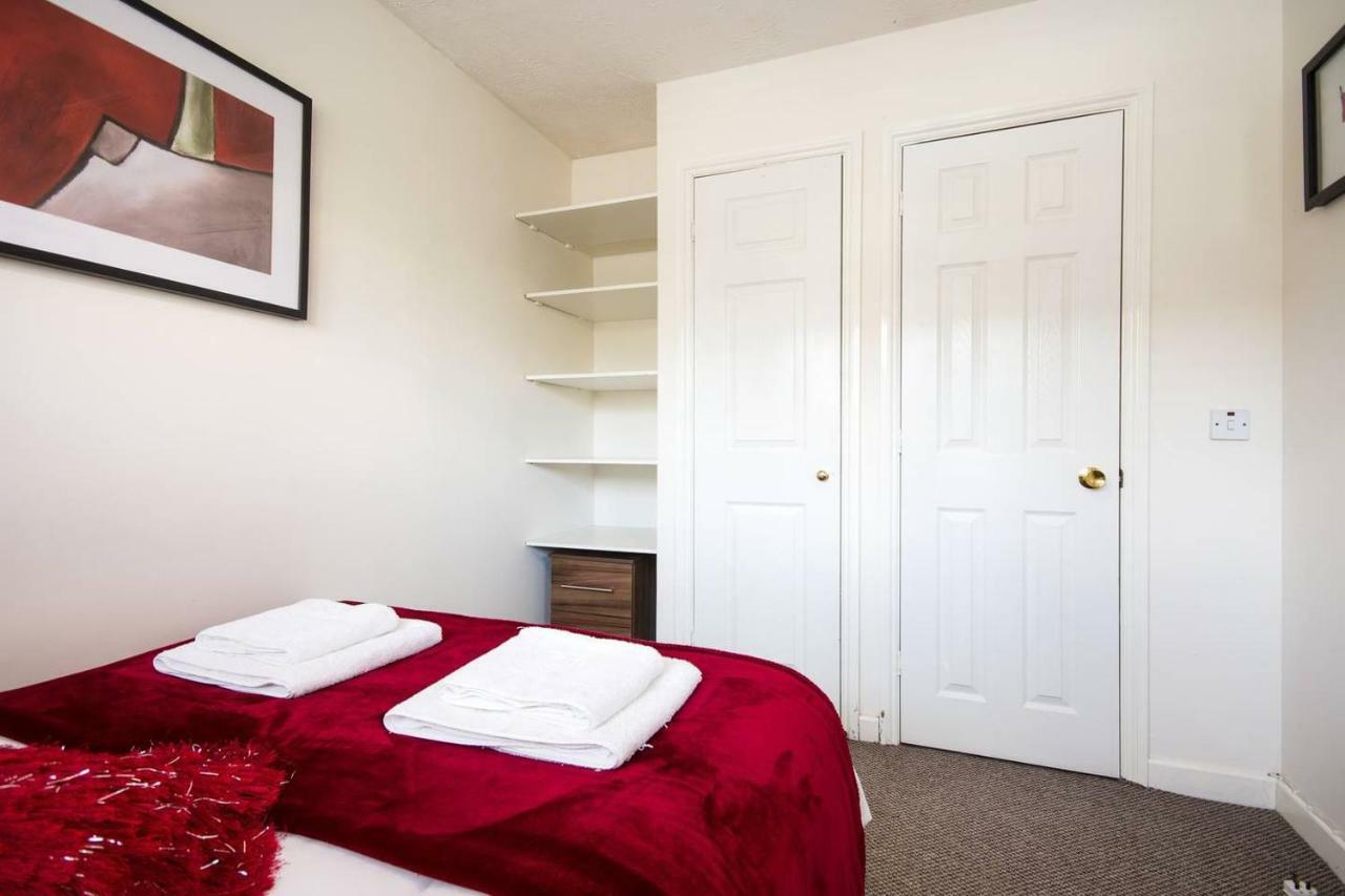Spacious House, Sleeps 7 People Reading Luaran gambar