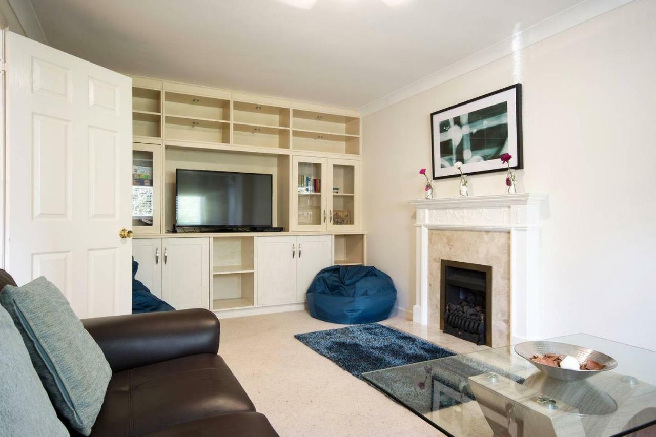 Spacious House, Sleeps 7 People Reading Luaran gambar