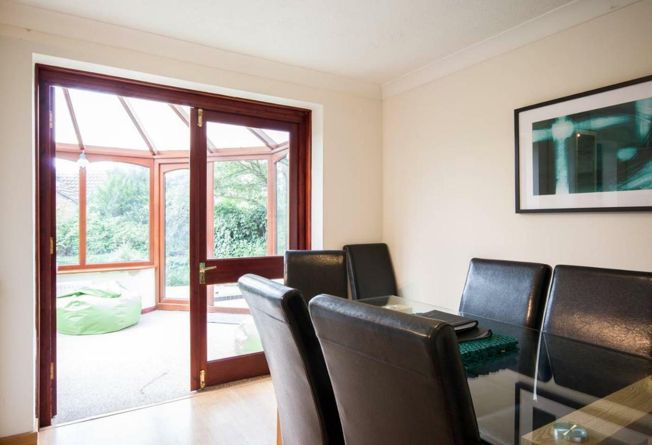 Spacious House, Sleeps 7 People Reading Luaran gambar