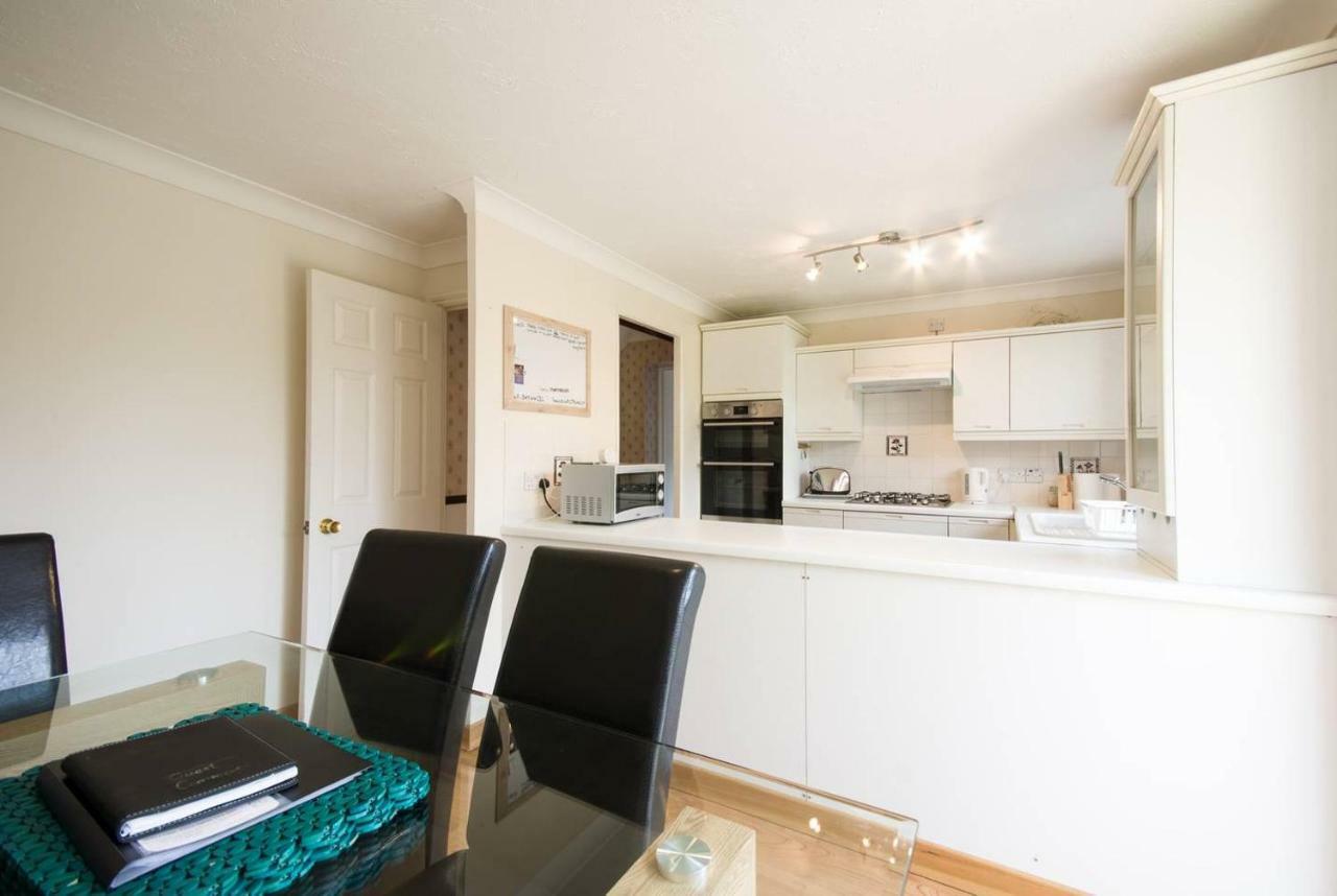 Spacious House, Sleeps 7 People Reading Luaran gambar